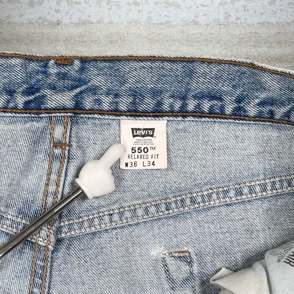 Vintage 90s Levis Jeans 550 36x34 Relaxed Fit Light Wash Denim Red Tab - Picture 5 of 6